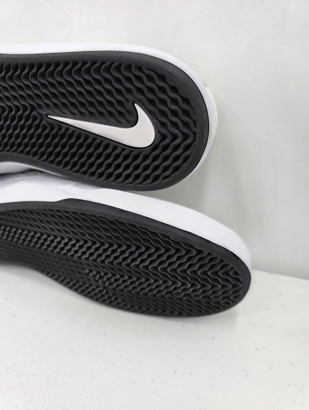 Nike Ishod Wair Premium SB White Black Skate Shoes DZ5648-101 Men's Size 14. - Picture 8 of 9